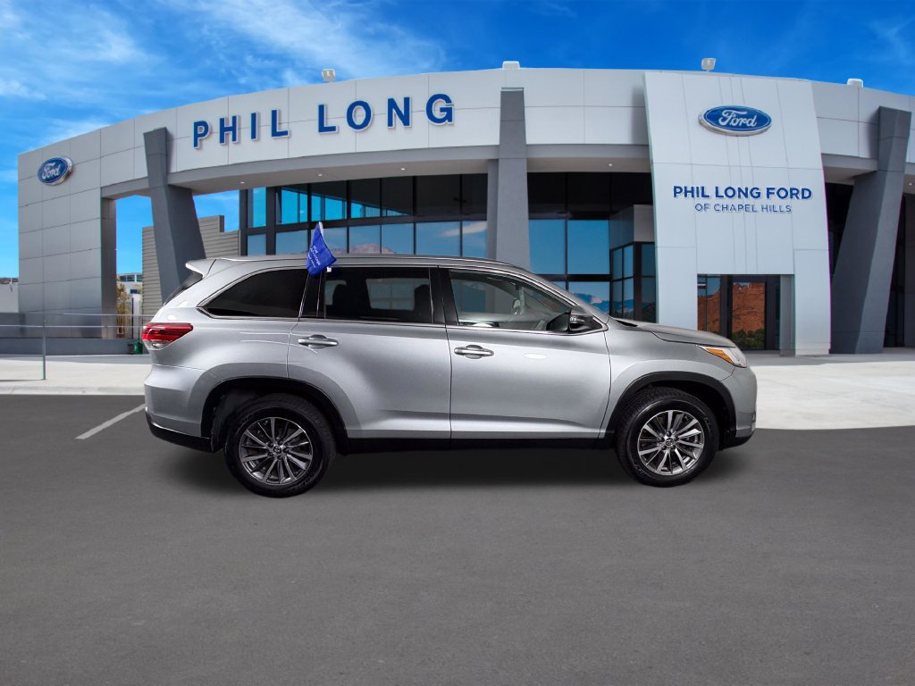Used 2019 Toyota Highlander XLE FWD image 6
