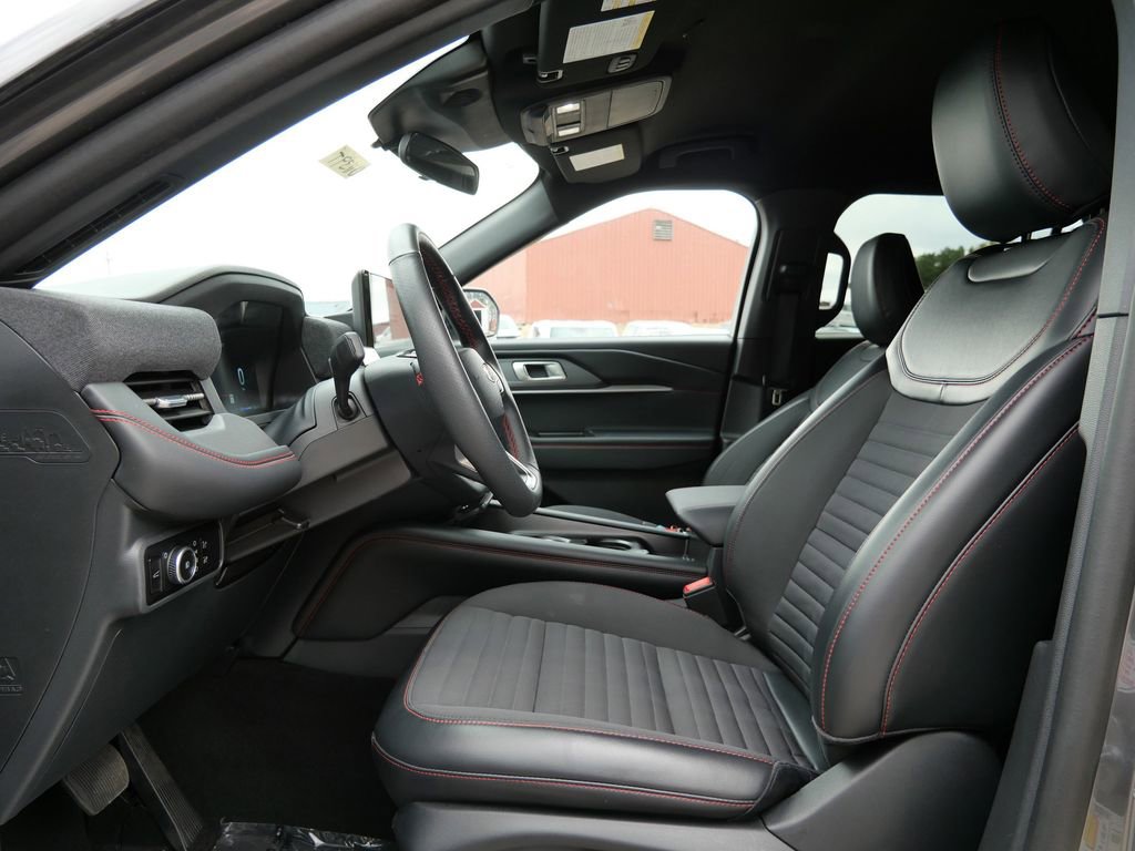 Certified 2025 Ford Explorer ST-Line w/ ST-Line Street Pack AWD/4WD image 7
