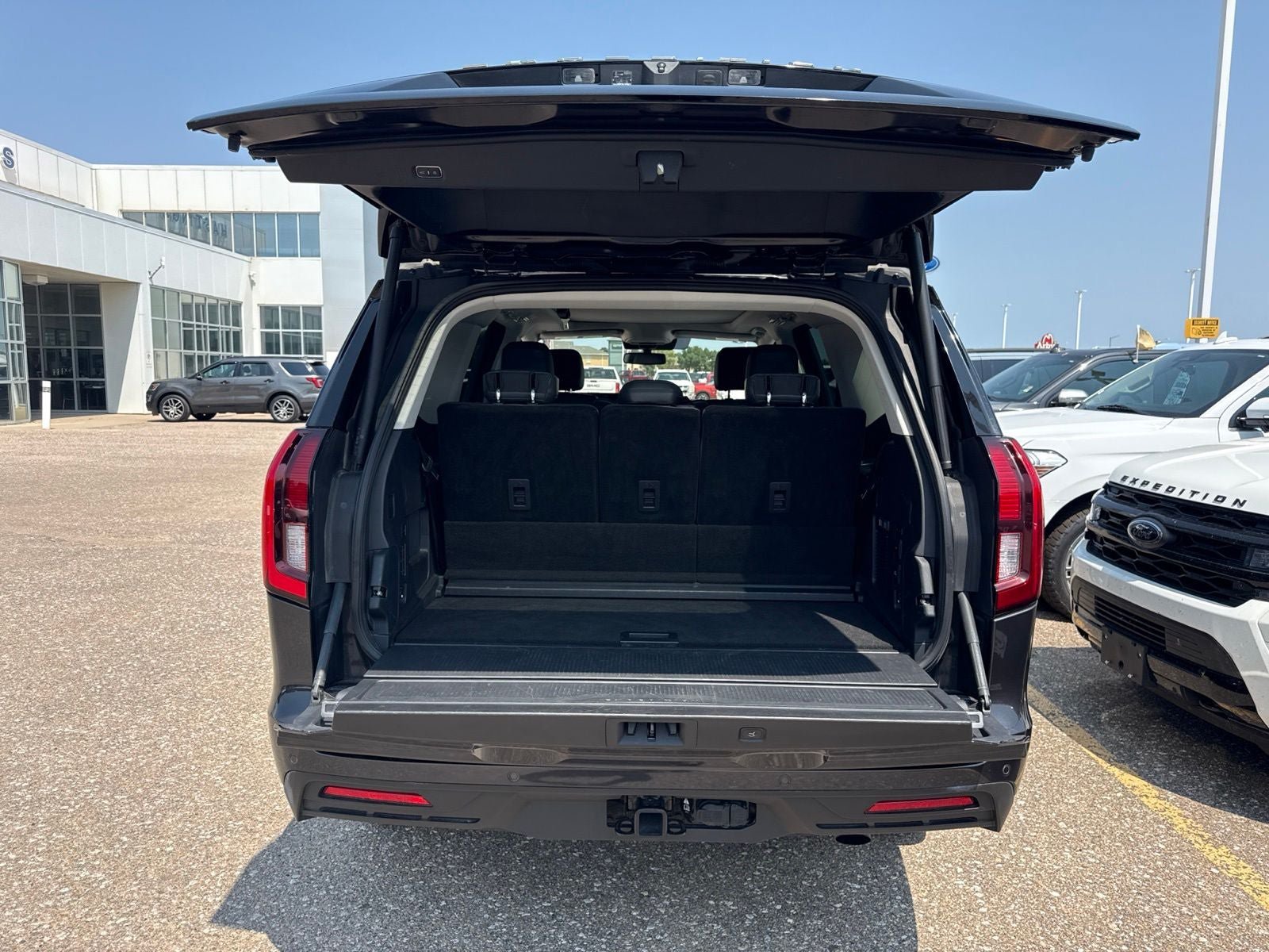Certified 2025 Ford Expedition Active AWD/4WD image 8