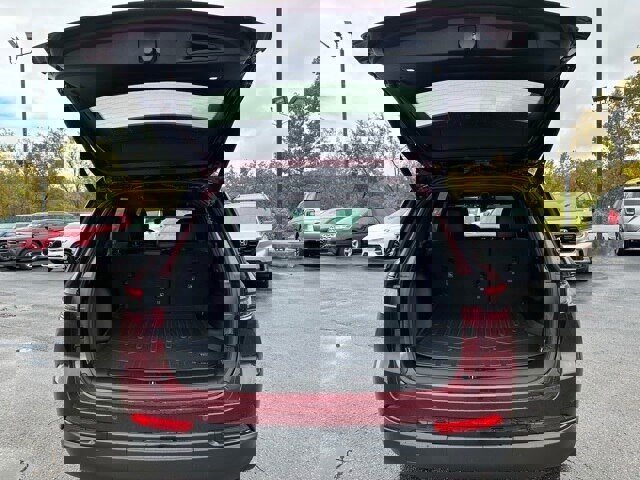 Used 2024 Jeep Grand Cherokee Limited w/ Black Appearance Package image 11