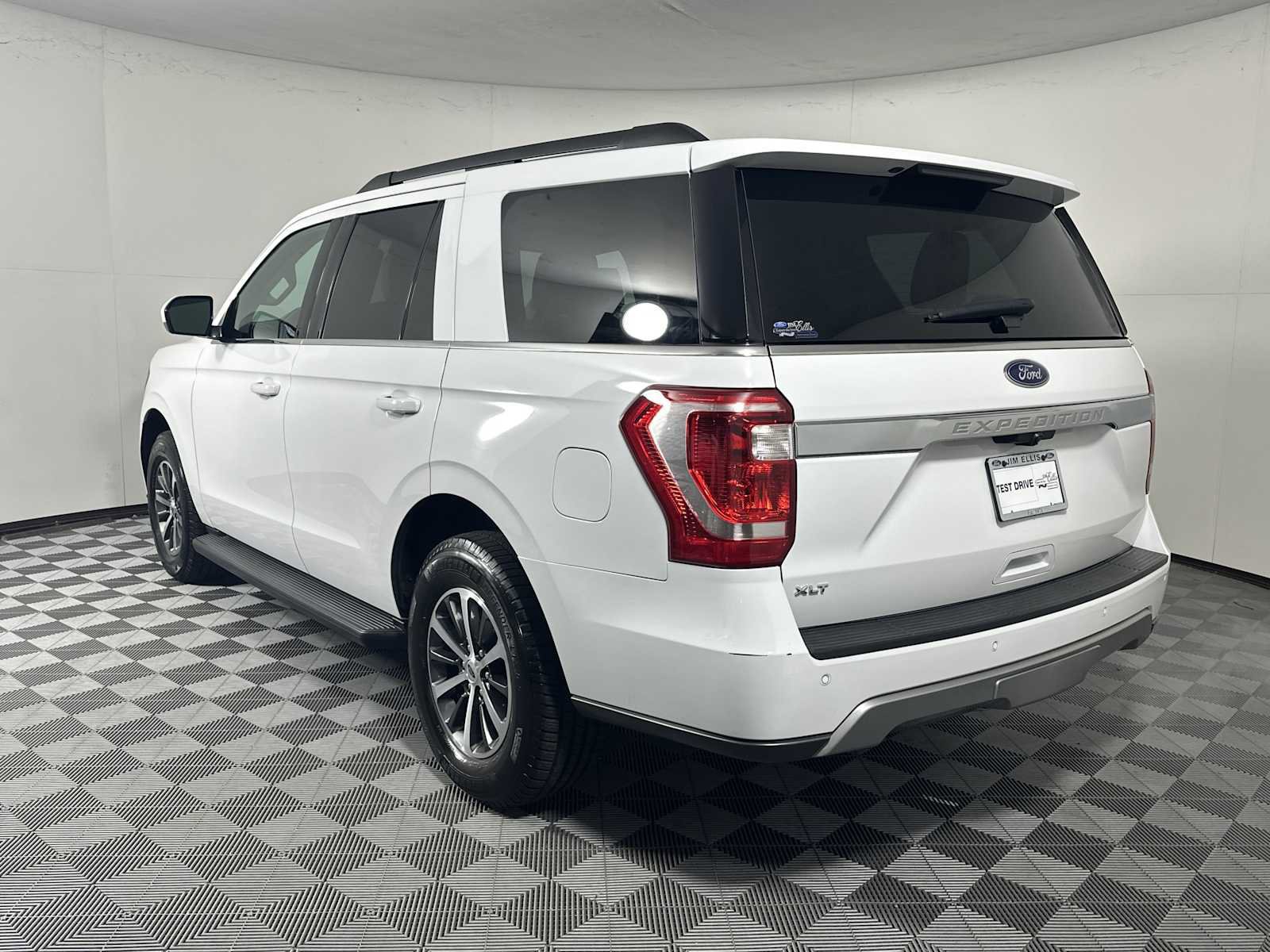 Certified 2020 Ford Expedition XLT image 3