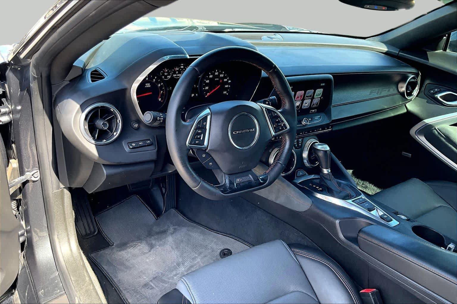 Used 2017 Chevrolet Camaro LT RWD image 18