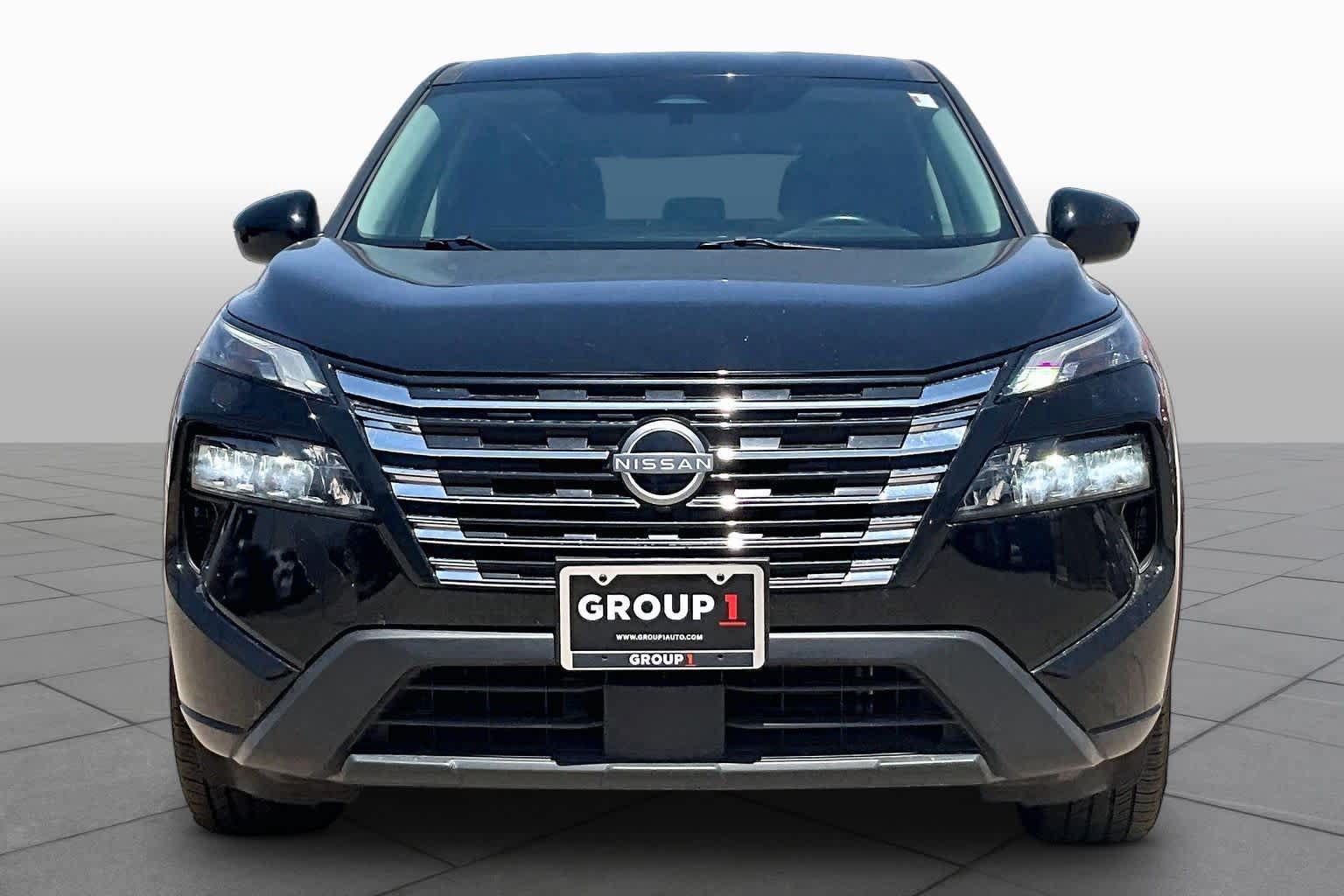 Used 2025 Nissan Rogue SV FWD image 4