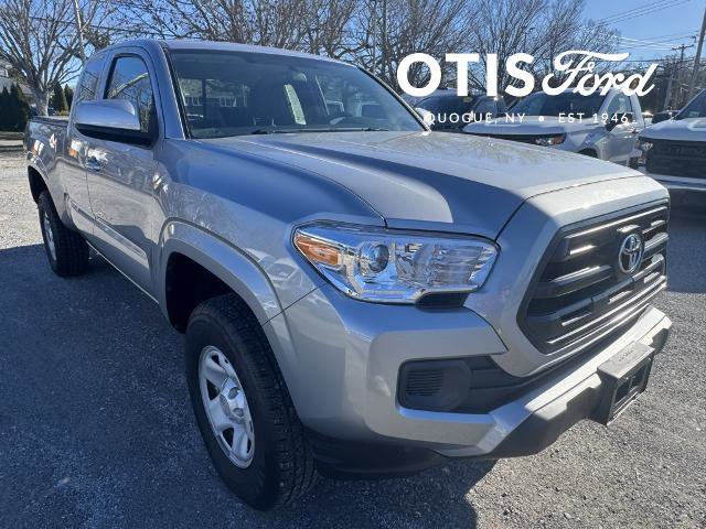 Used 2017 Toyota Tacoma SR image 1
