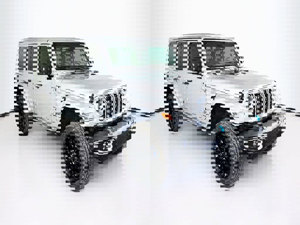 Used 2024 Jeep Wrangler Sahara image 7