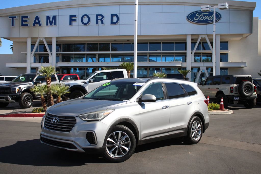 Used 2018 Hyundai Santa Fe SE image 2