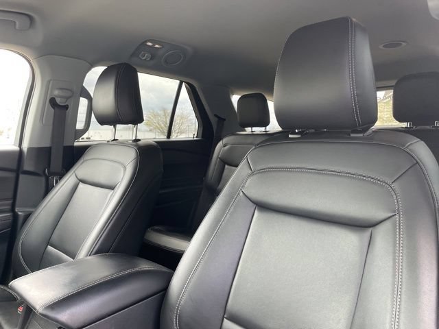 Certified 2024 Ford Explorer XLT w/ Equipment Group 202A AWD/4WD image 3
