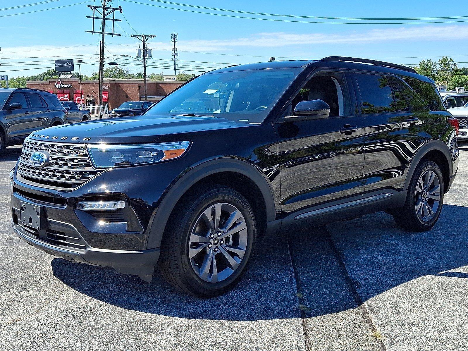 Certified 2023 Ford Explorer XLT w/ Equipment Group 202A AWD/4WD image 3