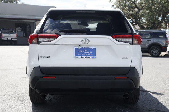 Used 2021 Toyota RAV4 XLE FWD image 9