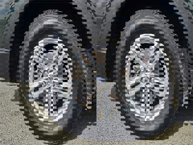 Certified 2022 Ford Explorer XLT w/ Equipment Group 202A image 9