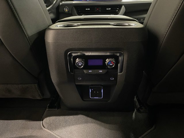 Used 2026 Chevrolet Suburban Z71 AWD/4WD image 32