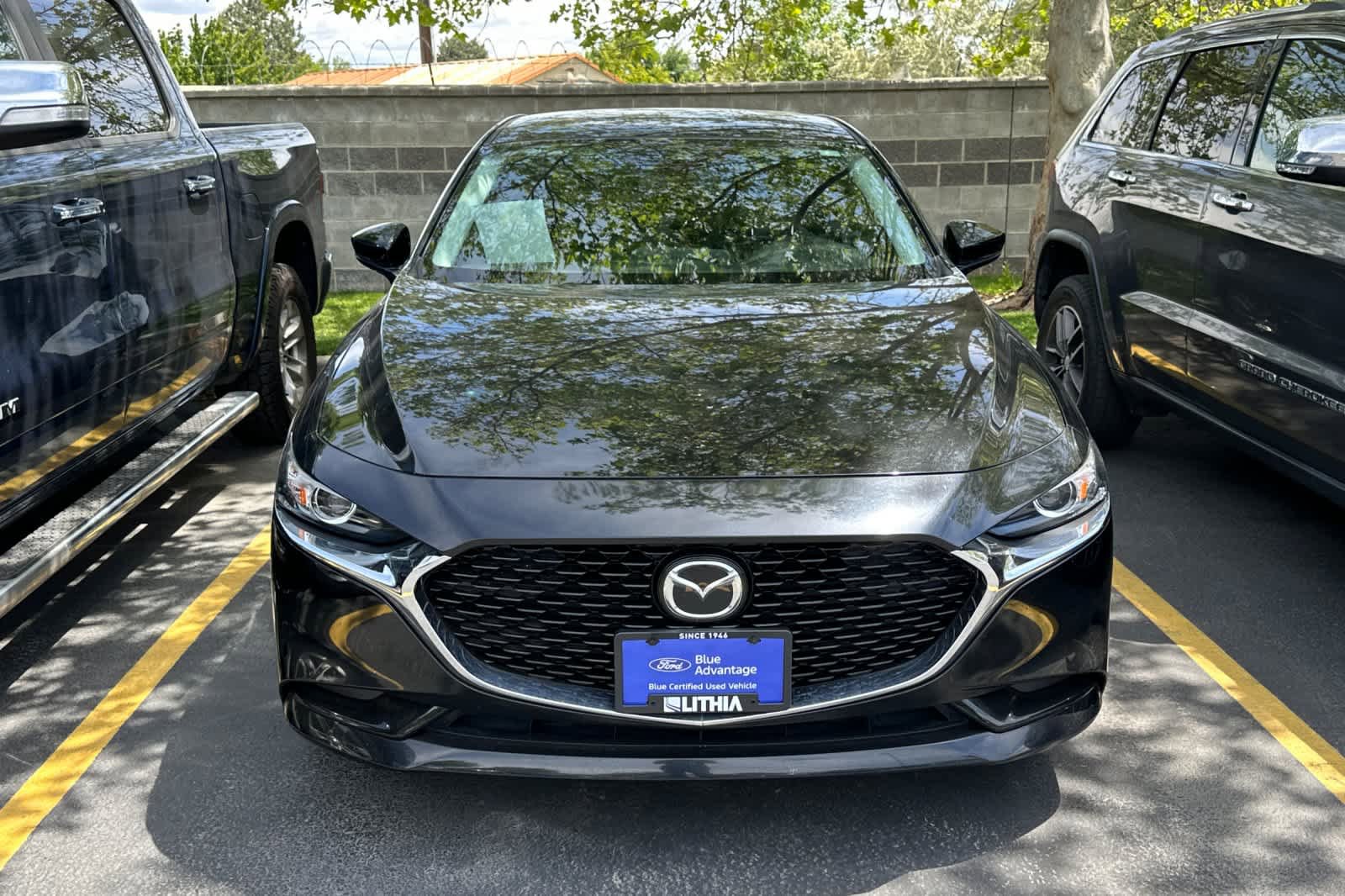 Used 2019 MAZDA MAZDA3 Sedan w/ Preferred Package FWD image 2