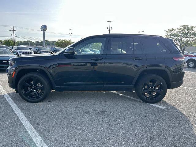 Used 2023 Jeep Grand Cherokee Altitude AWD/4WD image 6
