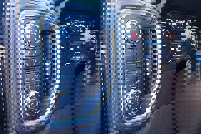 Used 2020 GMC Sierra 1500 SLT w/ SLT Premium Package image 20