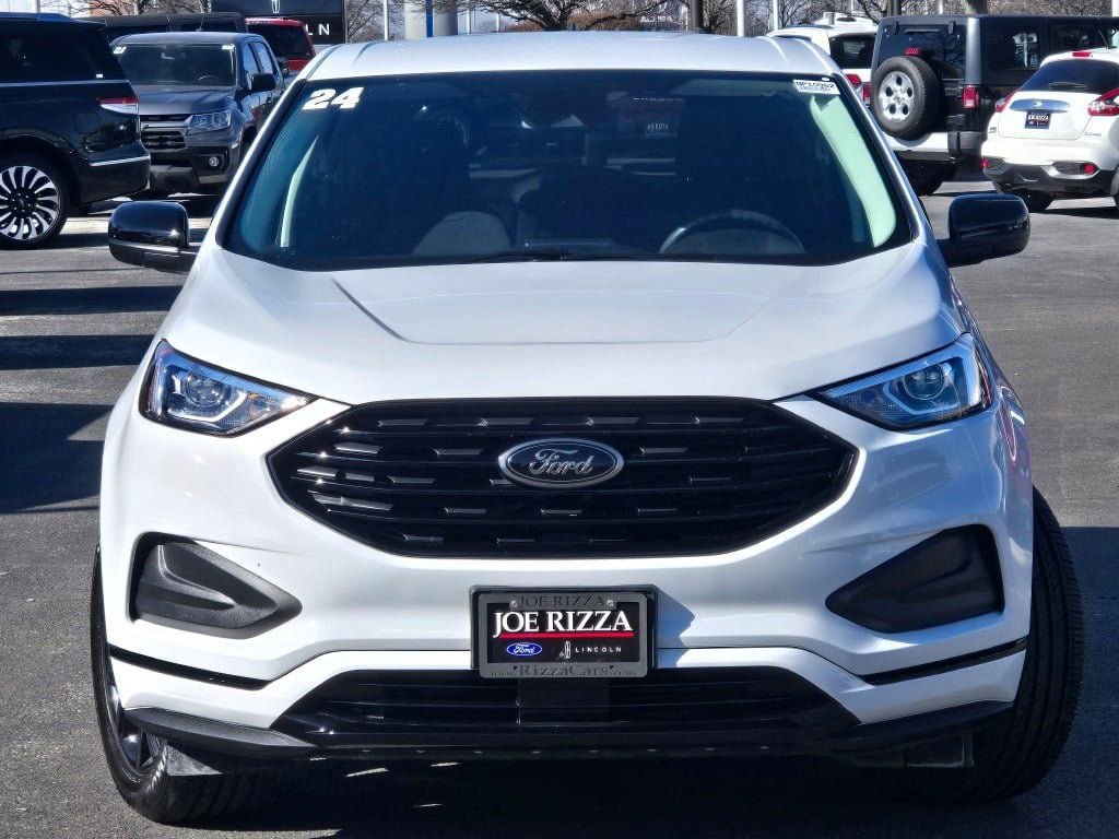 Certified 2024 Ford Edge SE w/ Black Appearance Package image 6