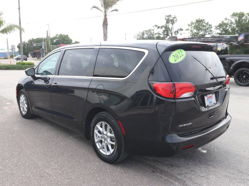 Used 2022 Chrysler Voyager LX FWD image 8