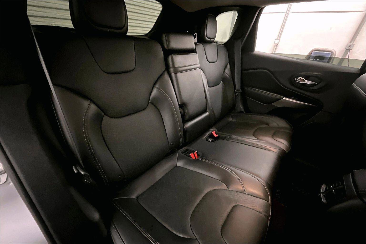 Used 2019 Jeep Cherokee Limited image 26