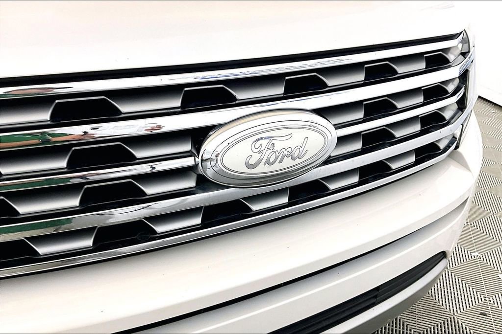 Certified 2018 Ford Expedition Limited w/ Driver Assistance Package RWD image 24