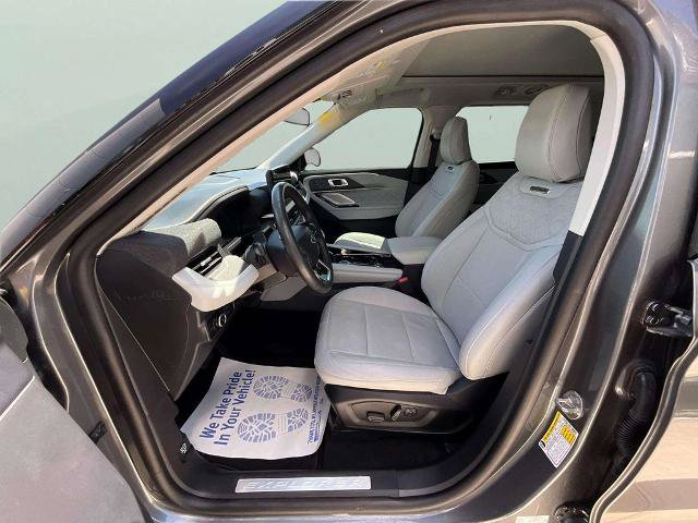 Certified 2025 Ford Explorer Platinum w/ Ultimate Package AWD/4WD image 14