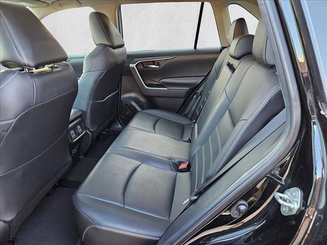 Used 2020 Toyota RAV4 XLE Premium FWD image 14