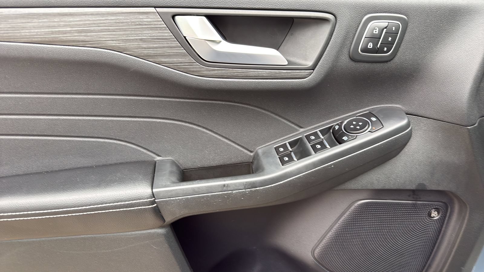 Certified 2023 Ford Escape Platinum w/ Premium Technology Package FWD image 8