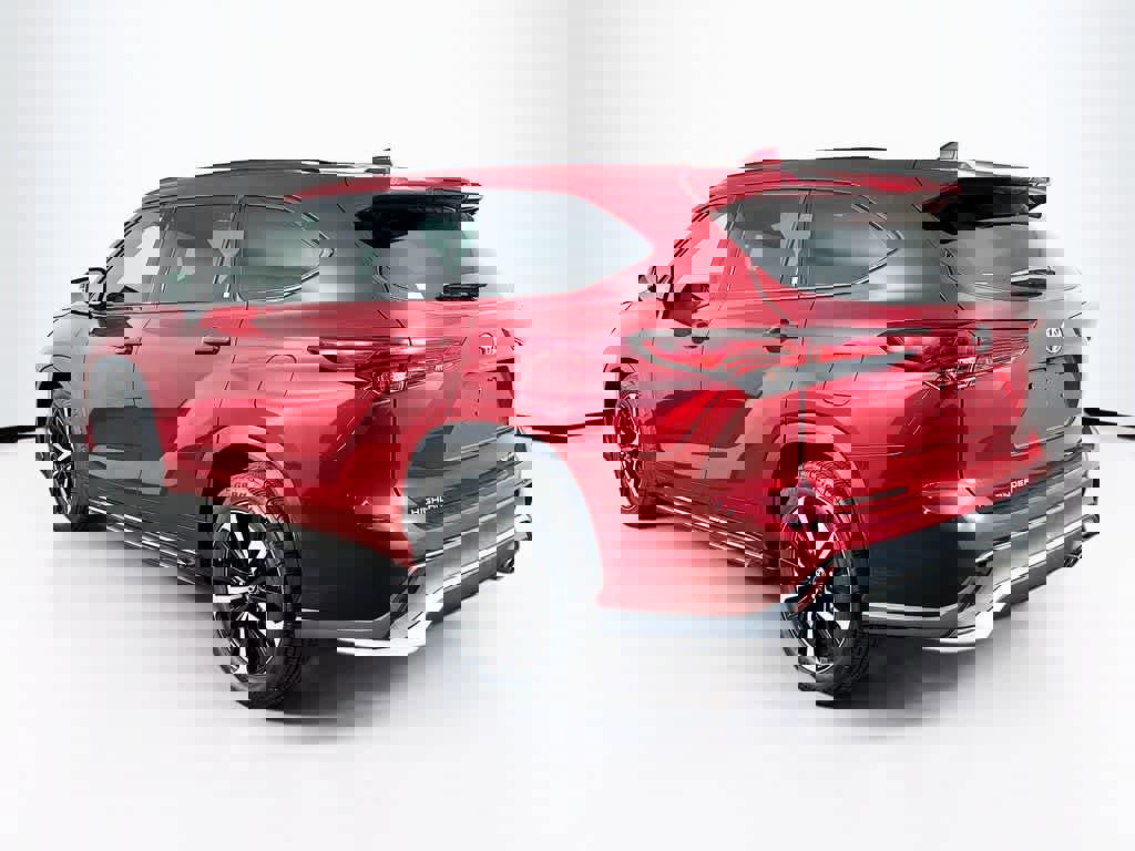 Used 2022 Toyota Highlander XSE AWD/4WD image 3