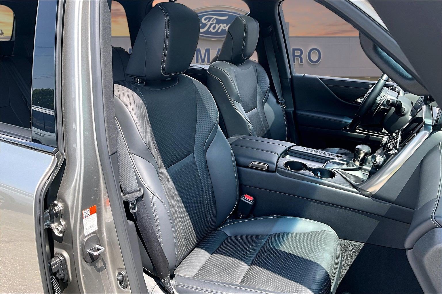 Used 2024 Lexus LX 600 4WD w/ Appearance Package image 7
