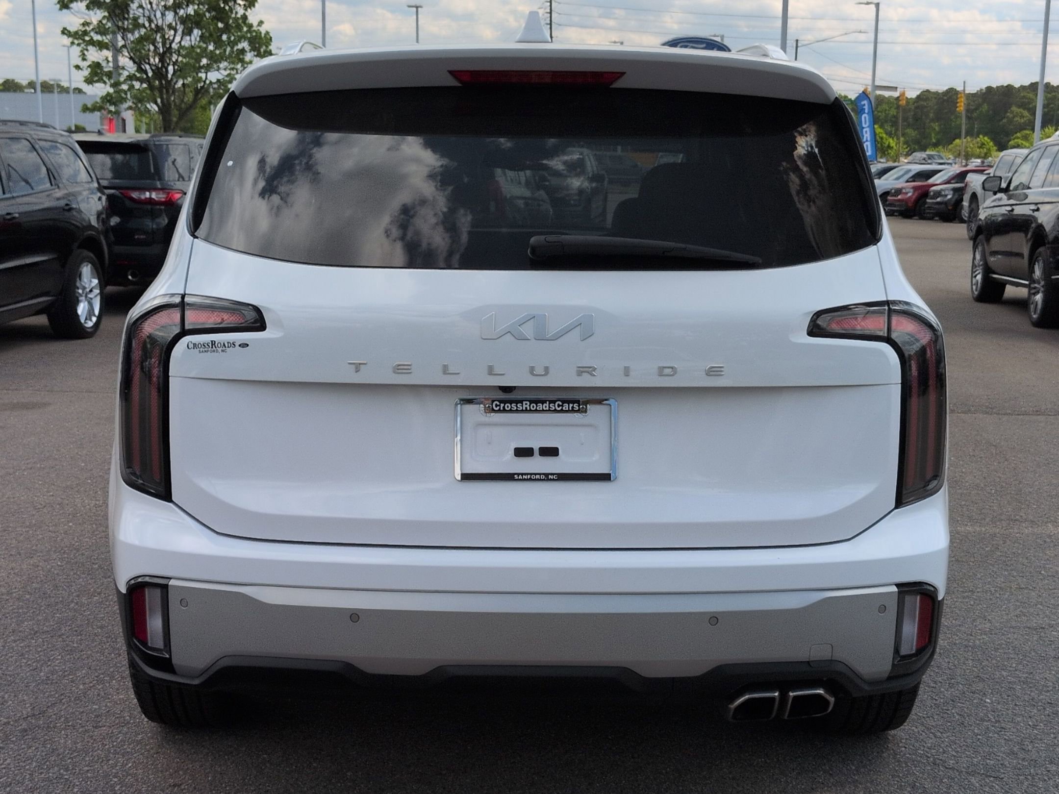 Used 2024 Kia Telluride EX w/ EX Captain's Chair Package FWD image 5