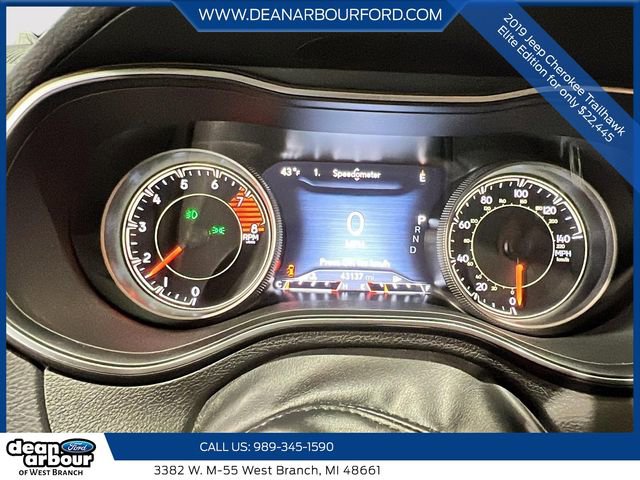 Used 2019 Jeep Cherokee Trailhawk AWD/4WD image 16