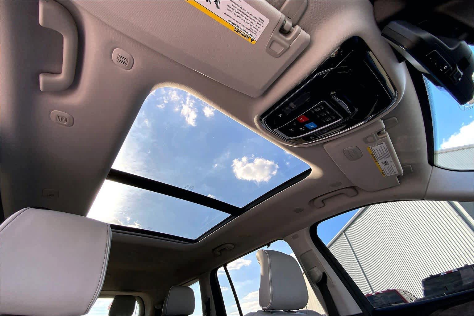 Used 2021 Jeep Grand Cherokee L Overland w/ Luxury Tech Group IV RWD image 27