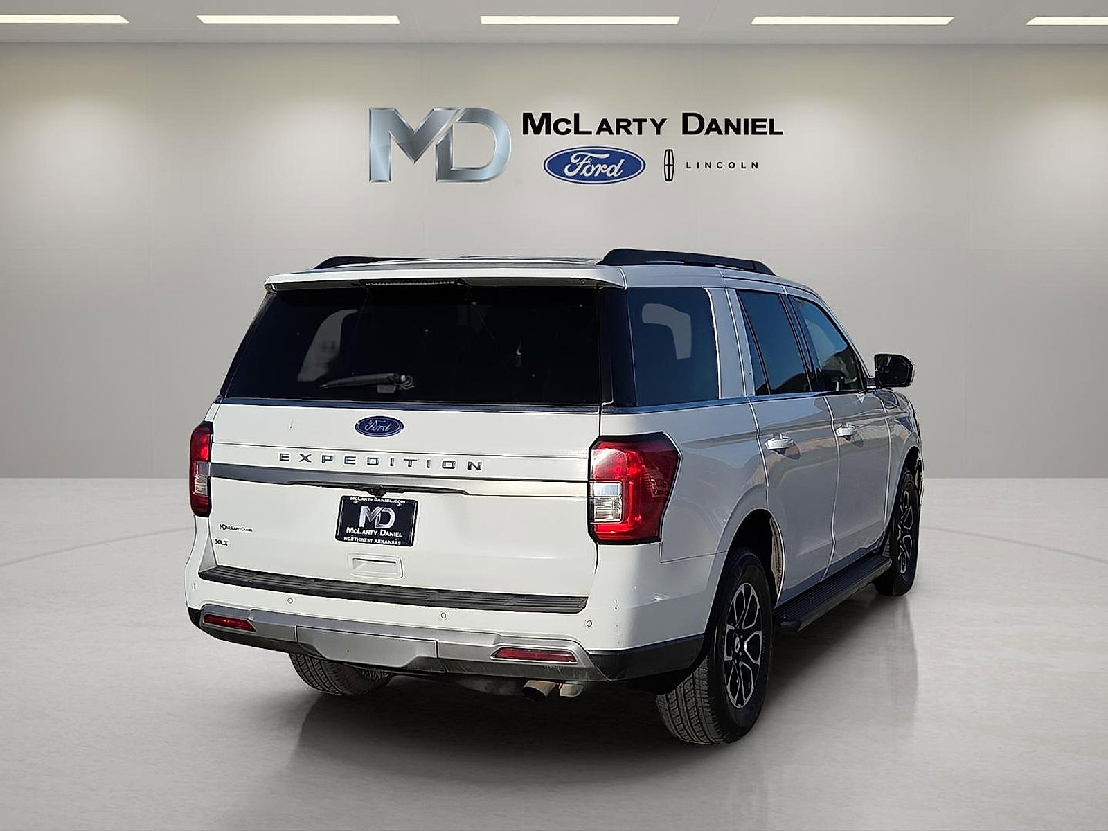 Certified 2024 Ford Expedition XLT image 5