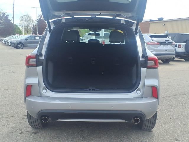Certified 2023 Ford Escape ST-Line w/ Tech Pack #1 AWD/4WD image 10