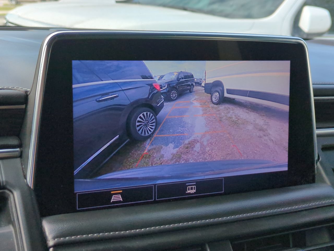 Used 2021 Chevrolet Tahoe Z71 w/ Rear Media and Nav Package AWD/4WD image 19