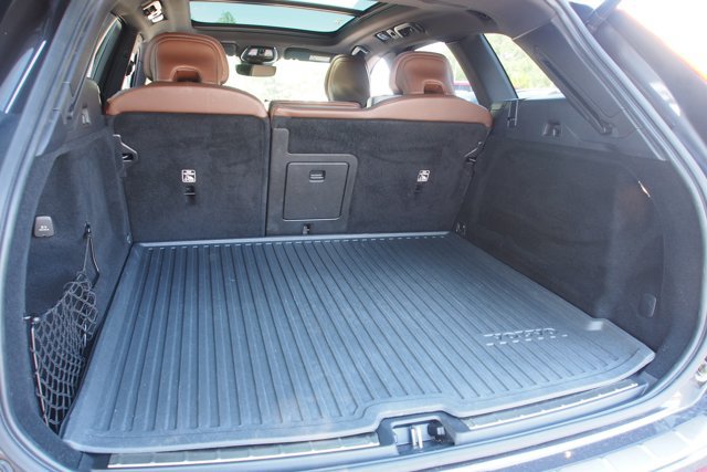 Used 2023 Volvo XC60 B5 Ultimate w/ Protection Package Premier FWD image 19