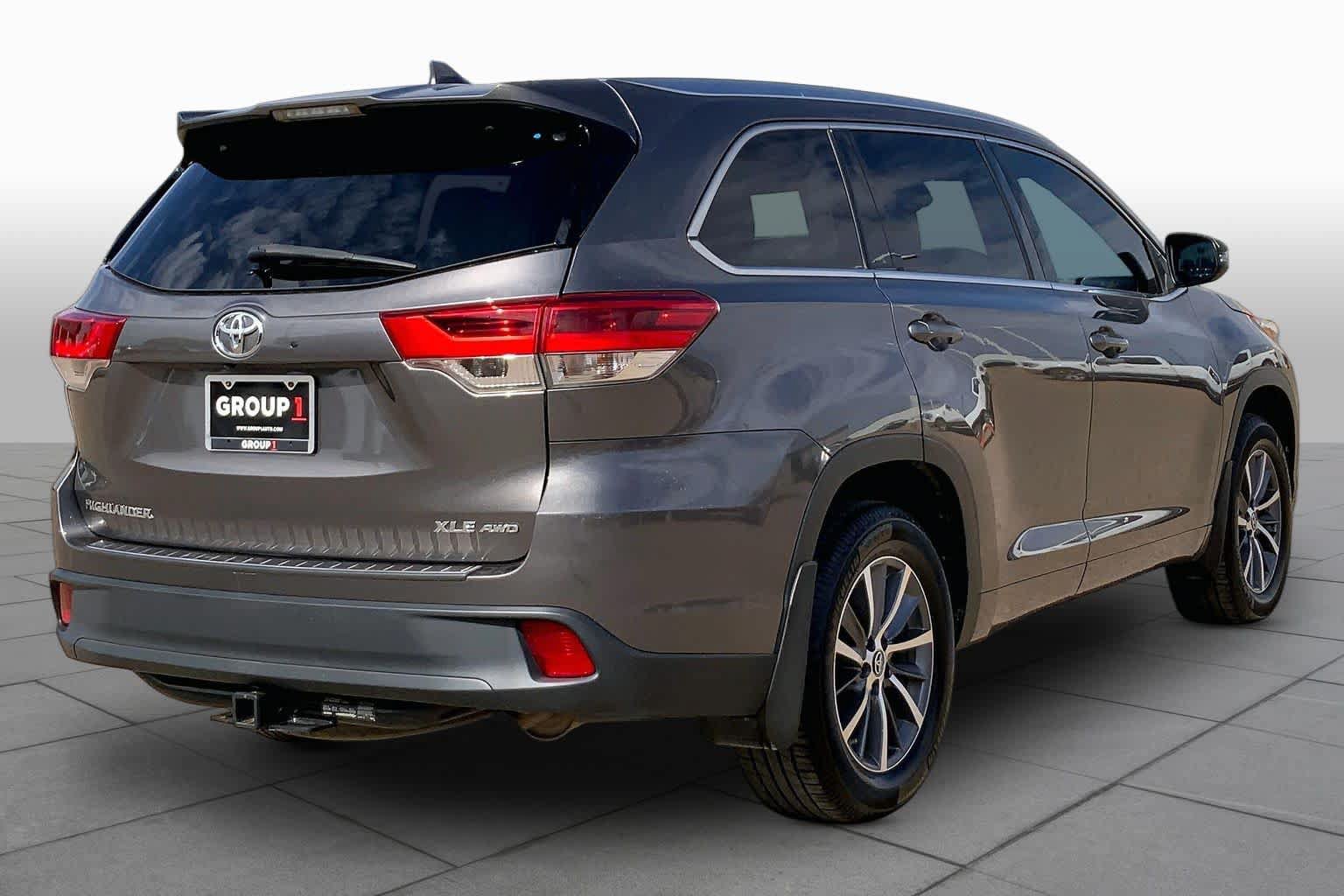 Used 2017 Toyota Highlander XLE AWD/4WD image 13