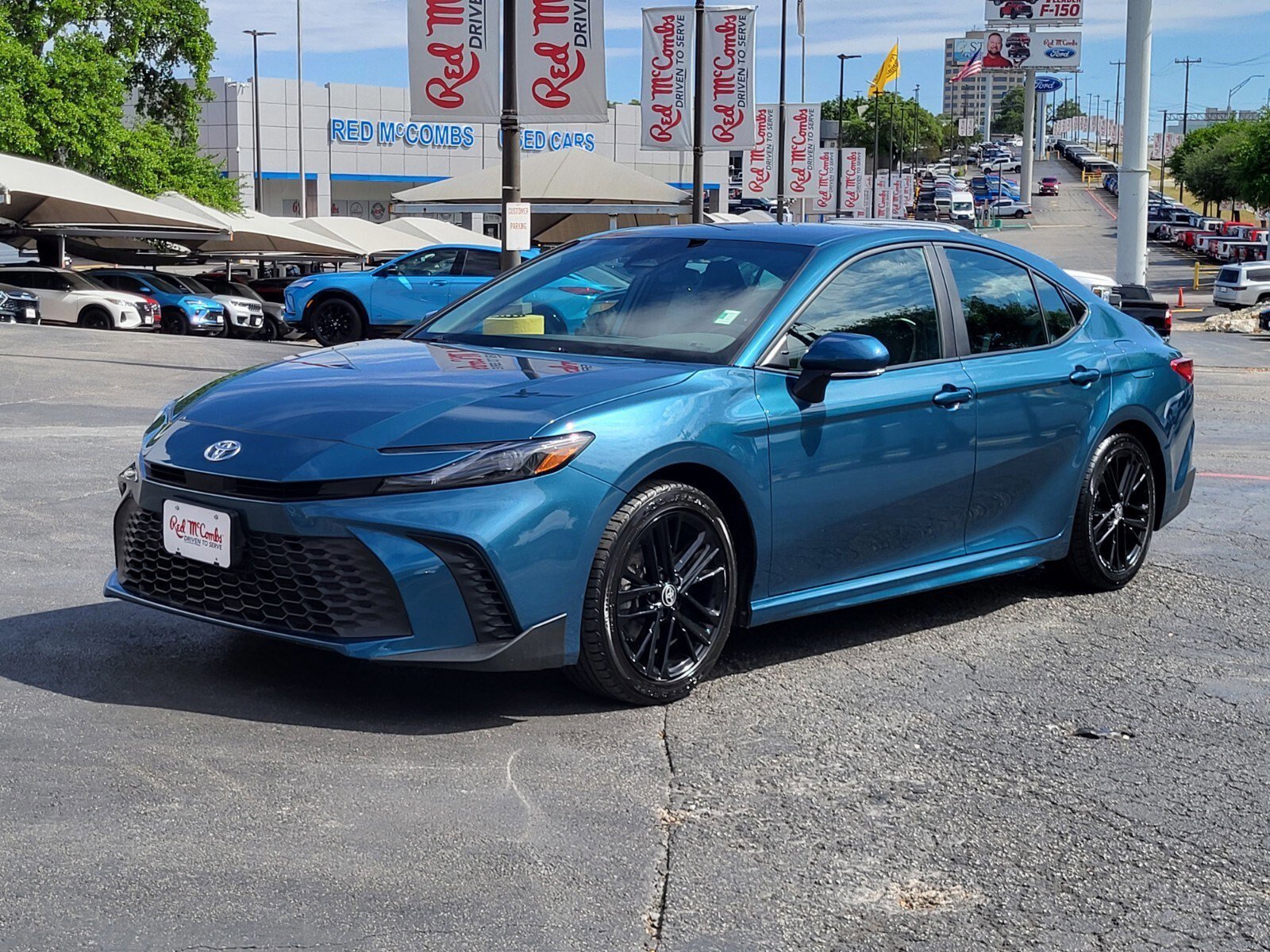 Used 2025 Toyota Camry SE image 7