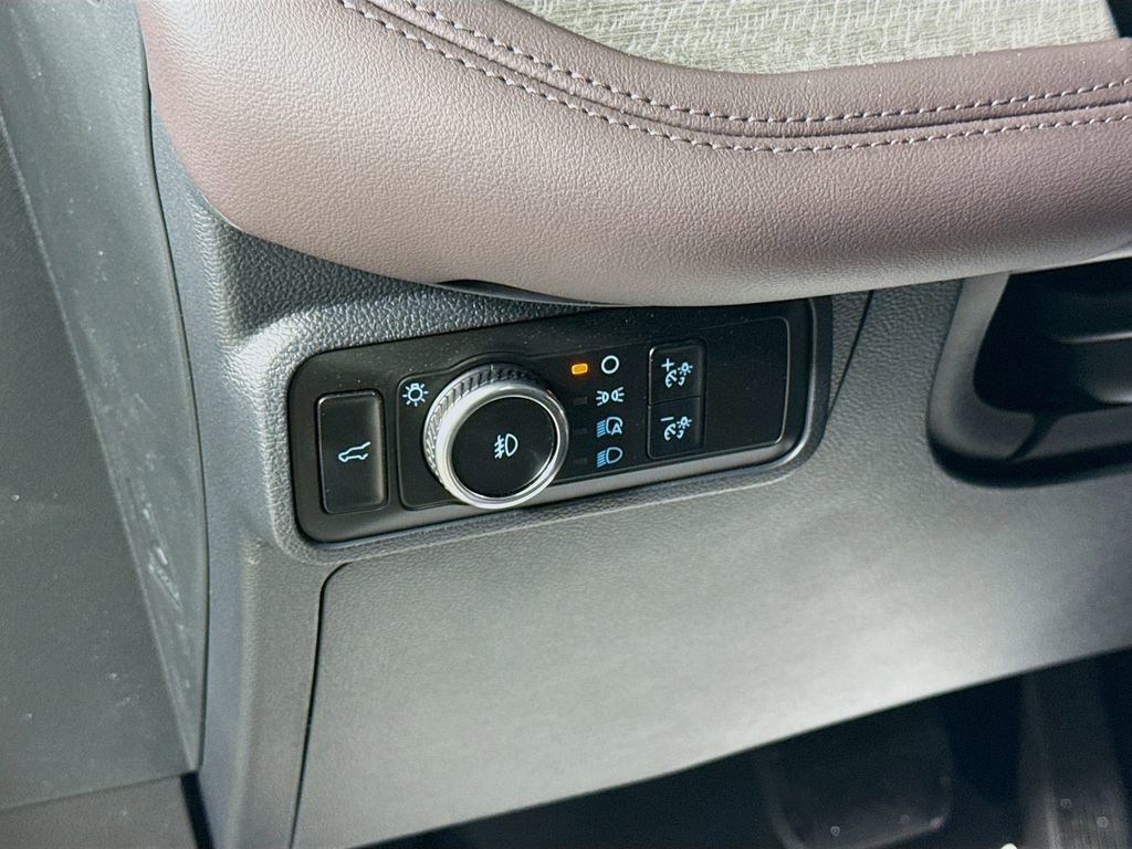 Certified 2025 Ford Explorer Platinum w/ Ultimate Package image 15