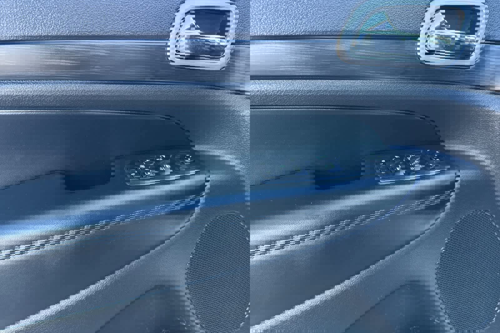 Used 2020 Jeep Grand Cherokee Altitude image 12