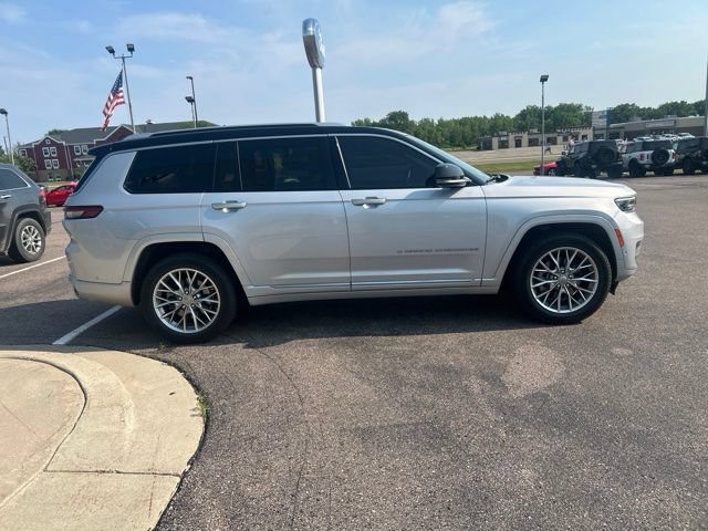 Used 2022 Jeep Grand Cherokee L Summit w/ Advanced Protech Group IV AWD/4WD image 4