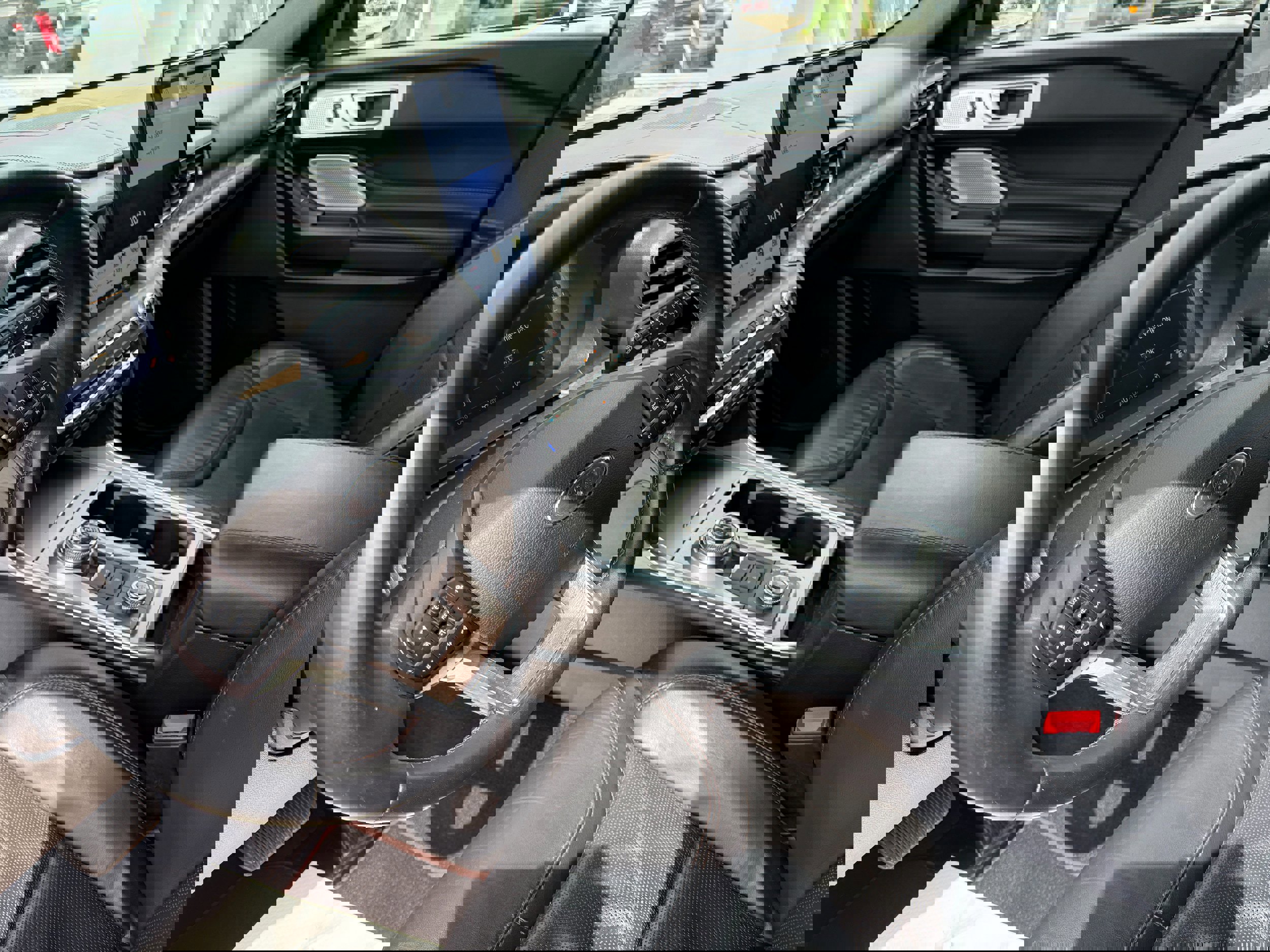 Certified 2020 Ford Explorer Platinum w/ Premium Technology Package image 15