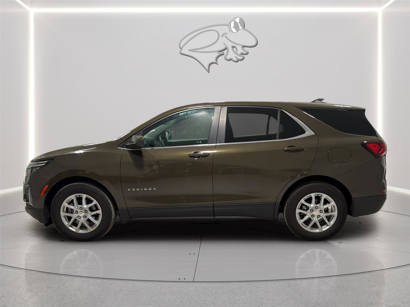 Used 2024 Chevrolet Equinox LT FWD image 2