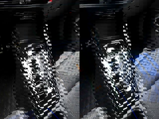 Used 2025 Volkswagen Golf R 2.0T image 19