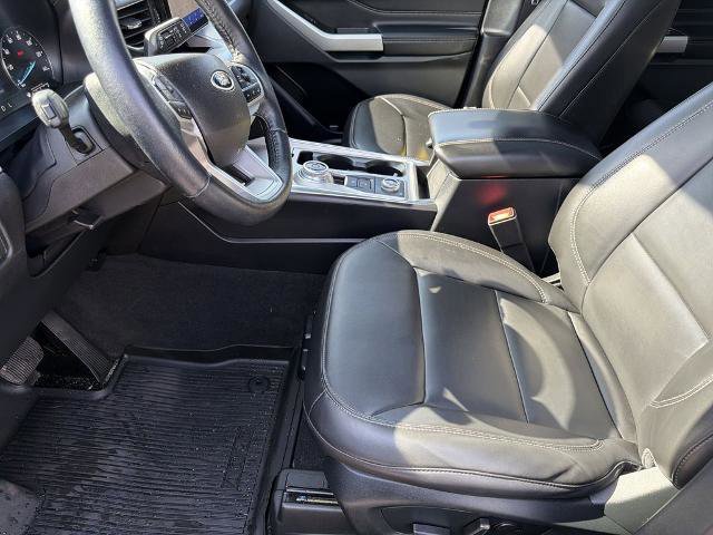 Certified 2022 Ford Explorer XLT w/ Equipment Group 202A image 34