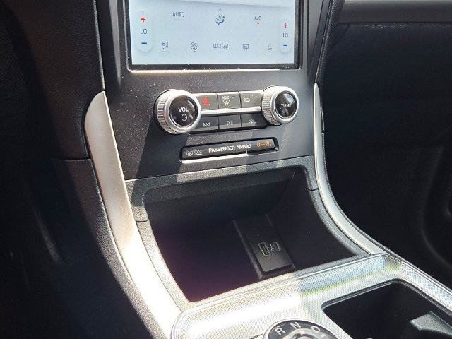 Certified 2024 Ford Edge SEL w/ Sport Appearance Package AWD/4WD image 25