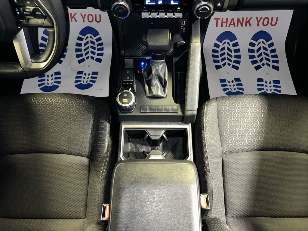 Used 2025 Toyota 4Runner SR5 AWD/4WD image 25