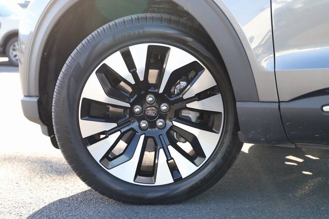 Certified 2025 Ford Explorer Platinum w/ LUX Leather Package AWD/4WD image 2