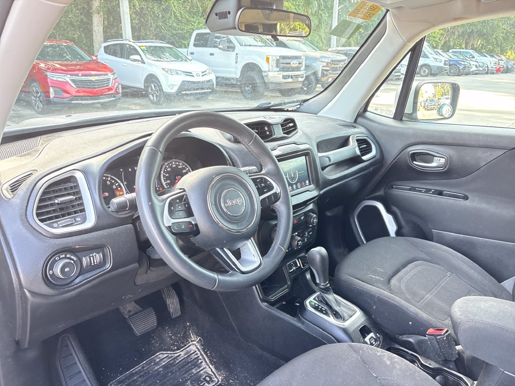 Used 2018 Jeep Renegade Latitude FWD image 33