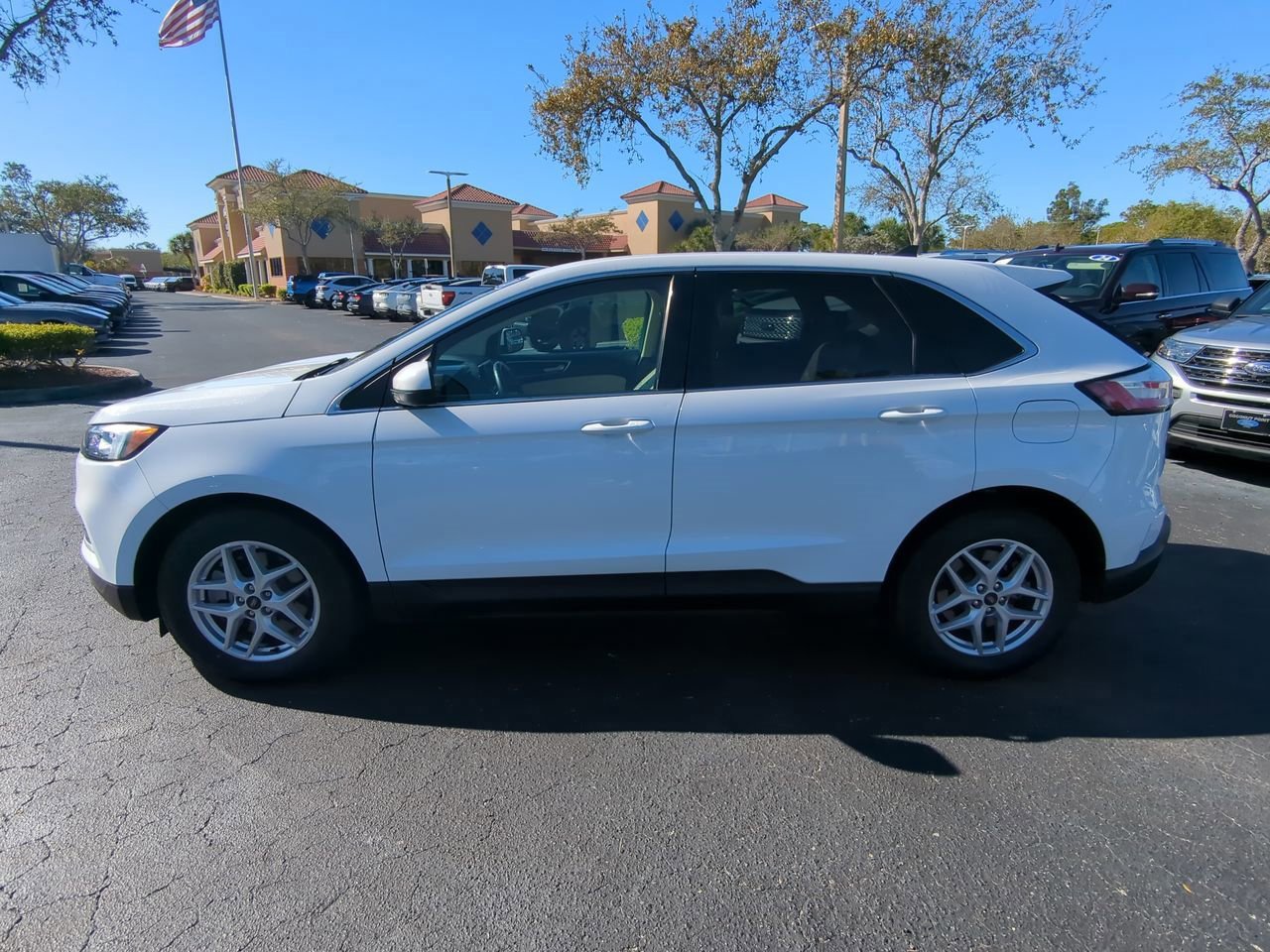 Certified 2024 Ford Edge SEL image 2