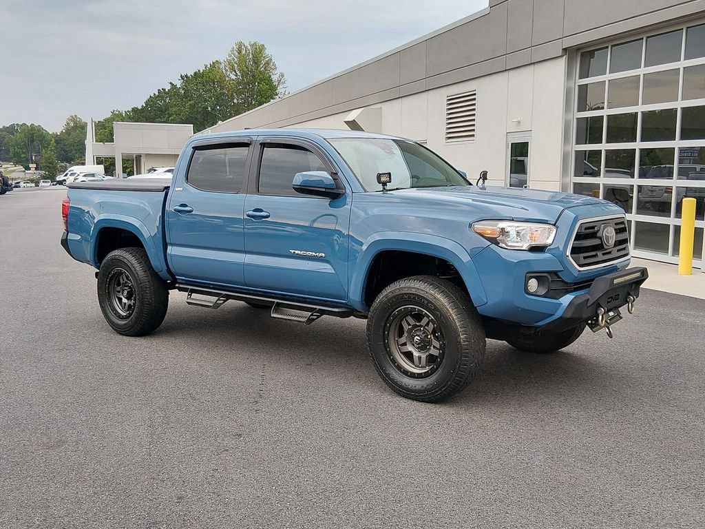 Used 2019 Toyota Tacoma SR5 AWD/4WD image 2