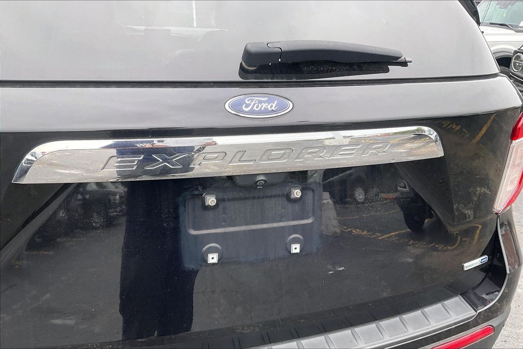 Certified 2020 Ford Explorer XLT w/ Equipment Group 202A AWD/4WD image 32